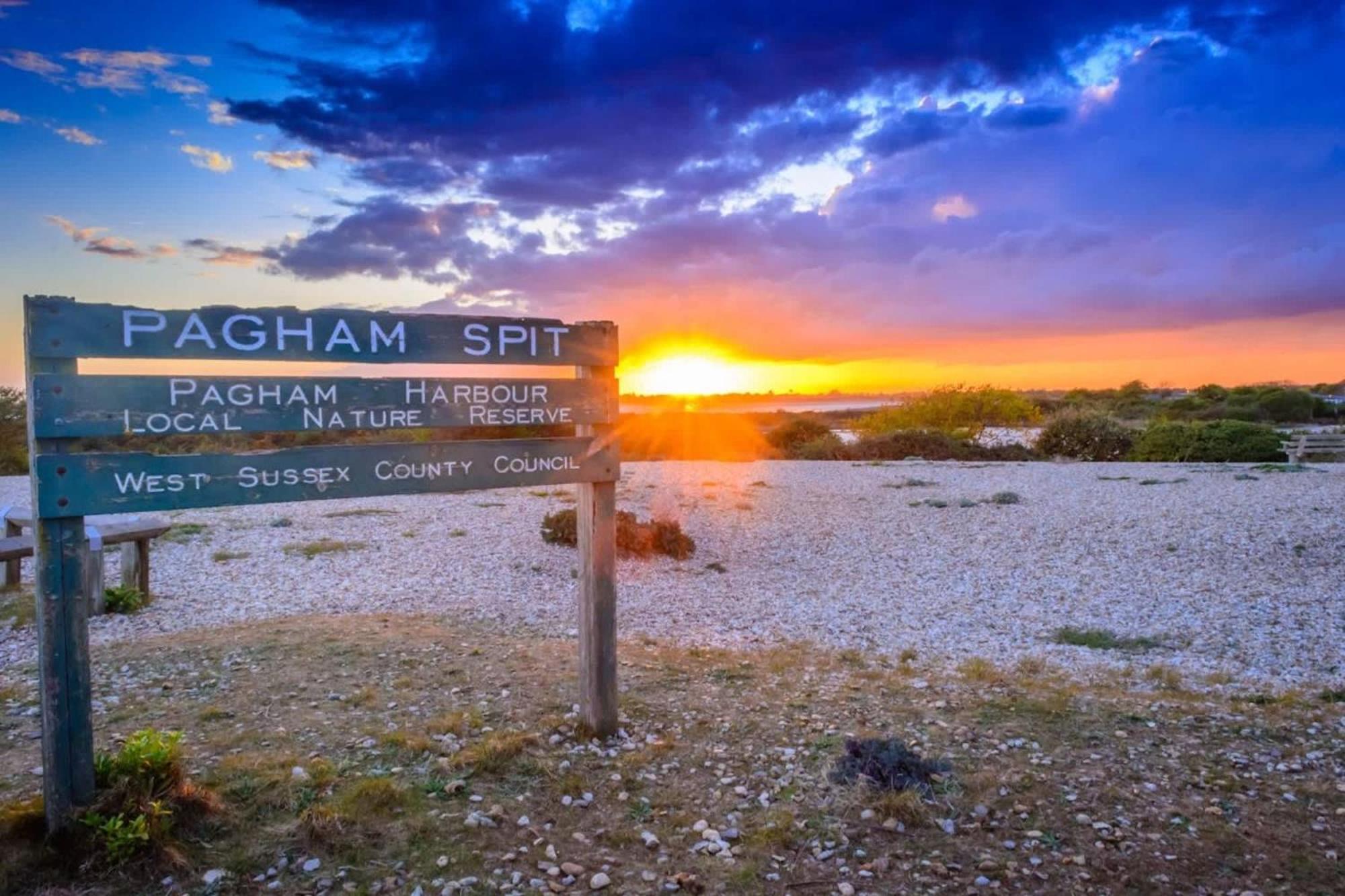 Absolute Beachfront With Decked Garden Oasis And Views Bognor Regis Buitenkant foto