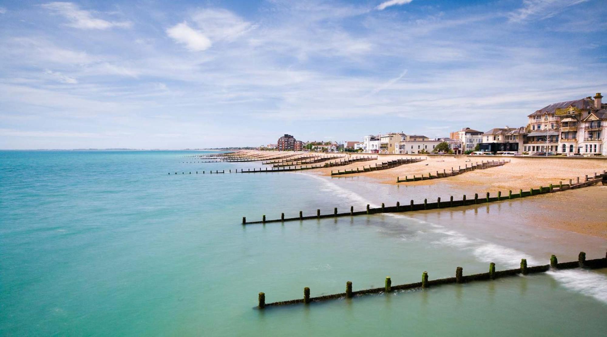 Absolute Beachfront With Decked Garden Oasis And Views Bognor Regis Buitenkant foto