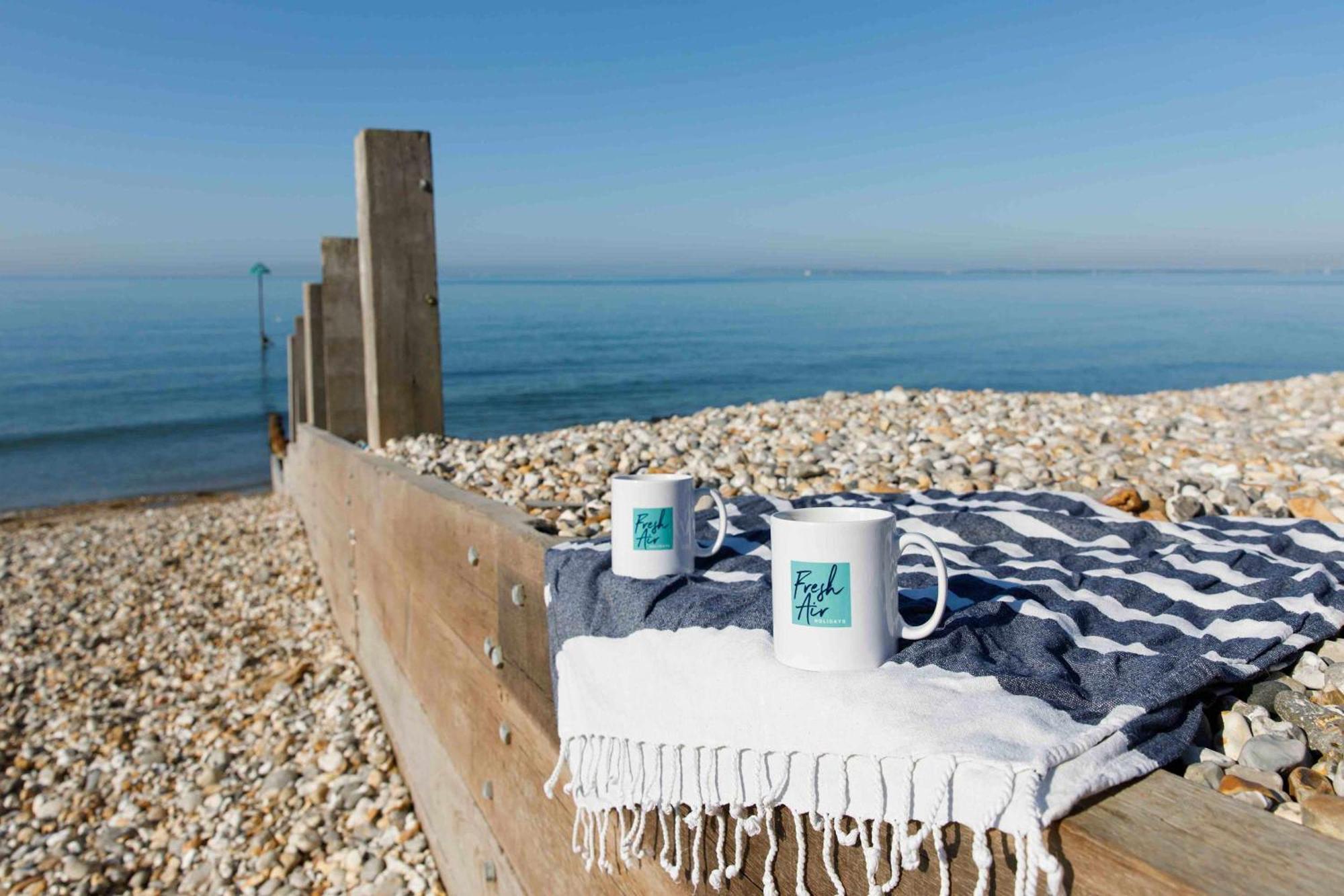 Absolute Beachfront With Decked Garden Oasis And Views Bognor Regis Buitenkant foto