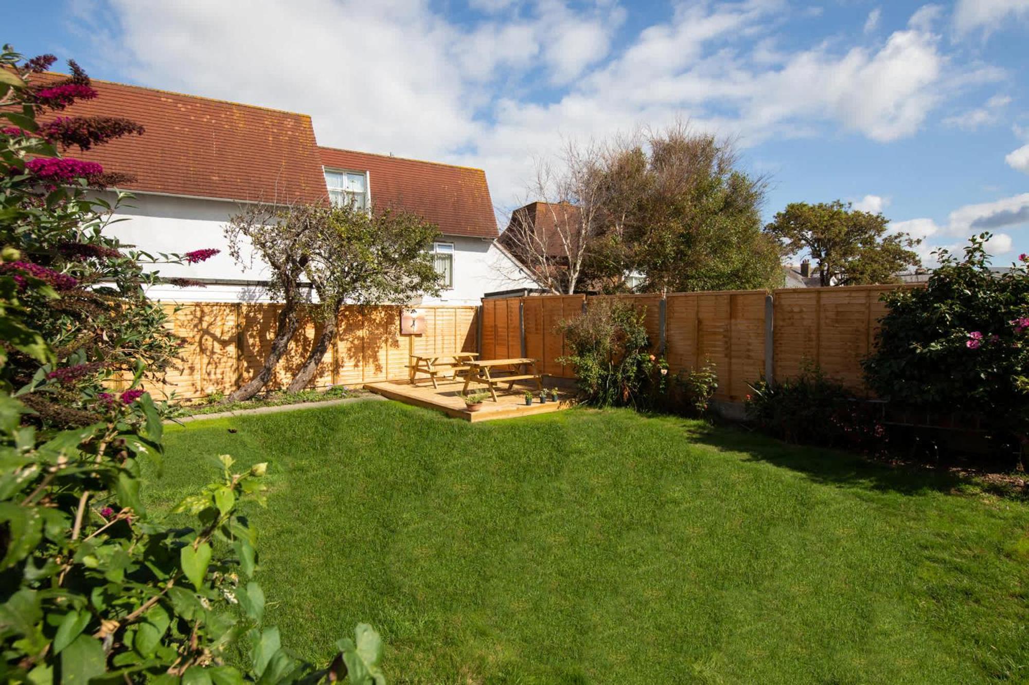 Absolute Beachfront With Decked Garden Oasis And Views Bognor Regis Buitenkant foto