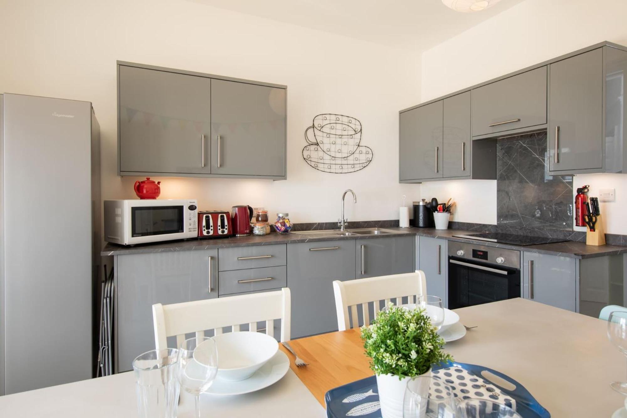Absolute Beachfront With Decked Garden Oasis And Views Bognor Regis Buitenkant foto