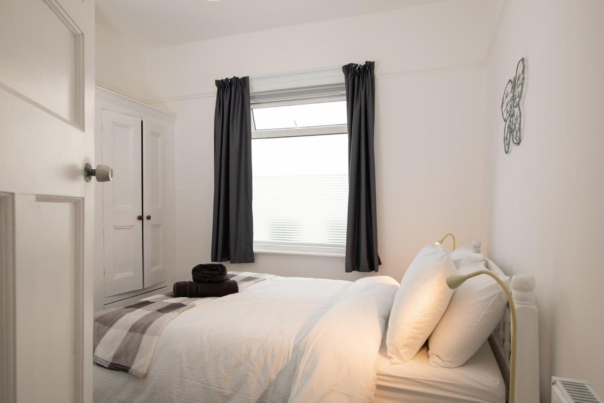 Absolute Beachfront With Decked Garden Oasis And Views Bognor Regis Buitenkant foto