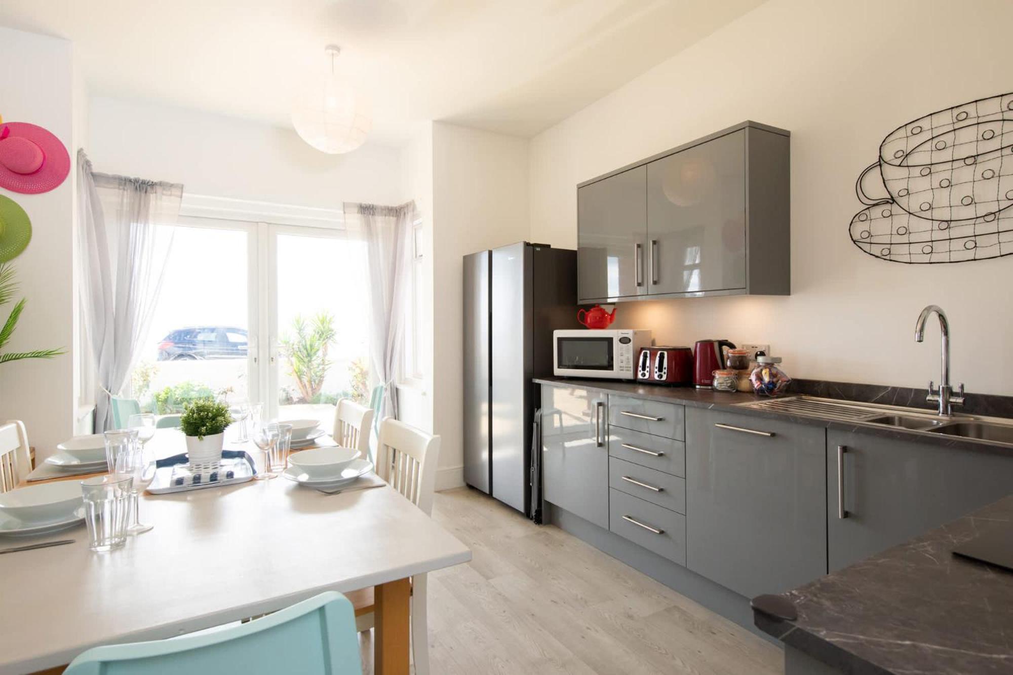 Absolute Beachfront With Decked Garden Oasis And Views Bognor Regis Buitenkant foto