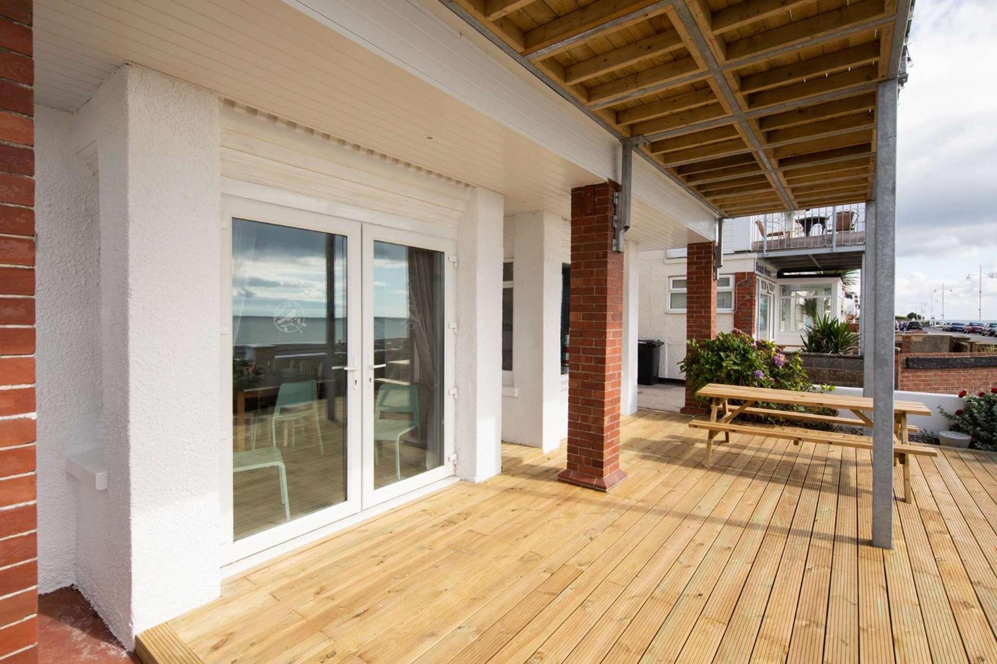 Absolute Beachfront With Decked Garden Oasis And Views Bognor Regis Buitenkant foto